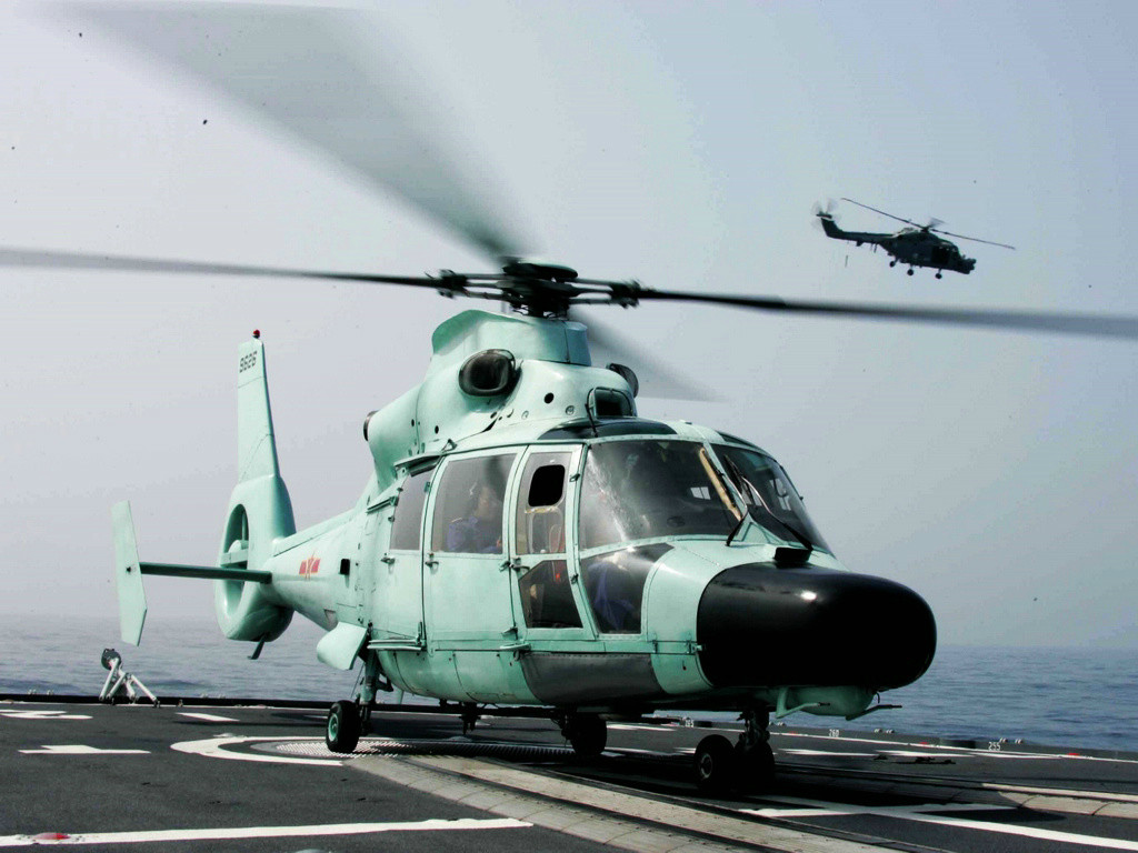 105号济南舰上中国直-9(Z-9)舰载直升机 105号济南舰上中国直-9(Z-9)舰载直升机