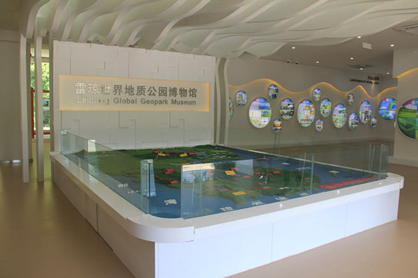 湖光岩风景区