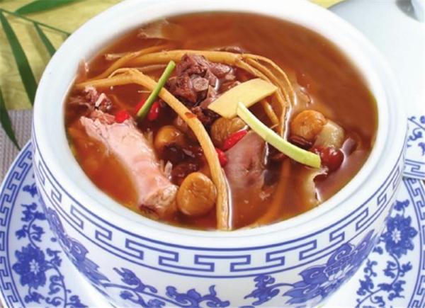 乌梢蛇炖兔肉 乌梢蛇炖兔肉