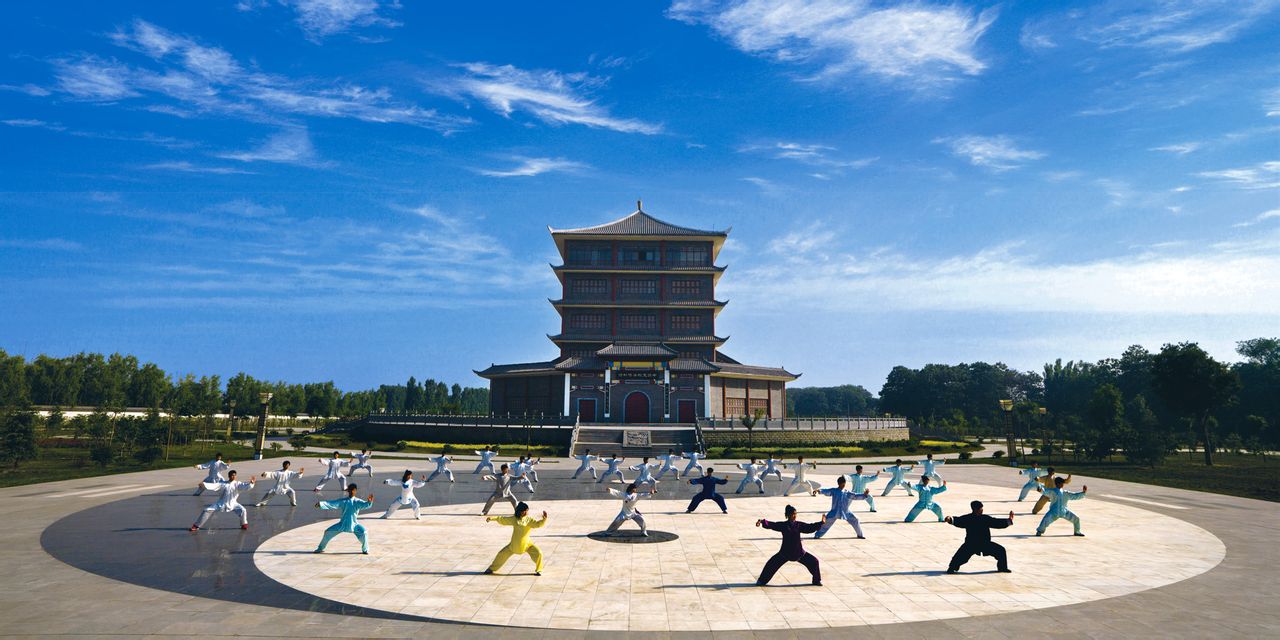 太极拳博物馆前练拳 太极拳博物馆前练拳