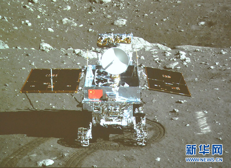 五星红旗展月球 五星红旗展月球