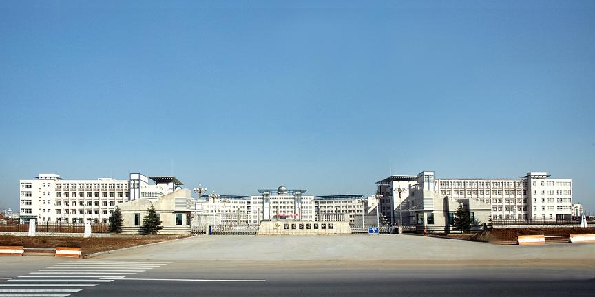 黄冈中学新校区大门 黄冈中学新校区大门