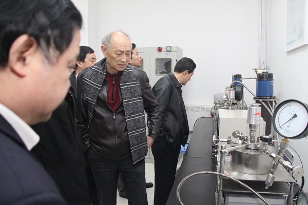 专家组现场考察实验室 专家组现场考察实验室