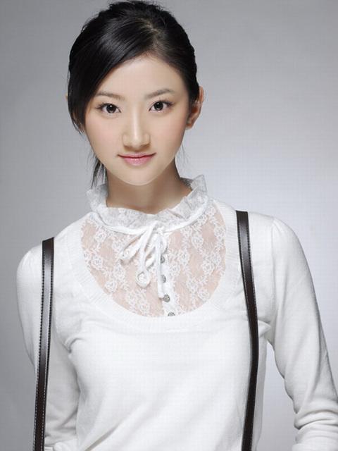 淡妆出镜 淡妆出镜