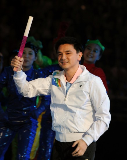 闭幕式运动员入场 熊倪传递接力棒 闭幕式运动员入场 熊倪传递接力棒