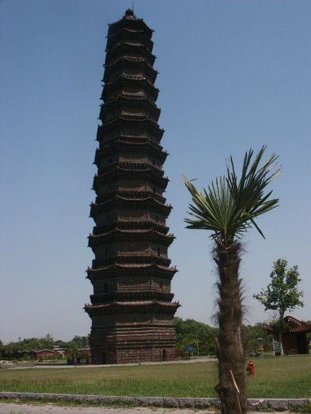 开封佑国寺的铁塔 开封佑国寺的铁塔