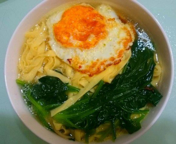 鸡蛋煮麵条 鸡蛋煮麵条