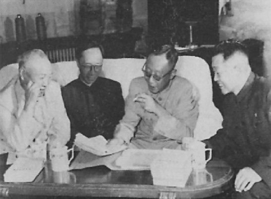 左一李以劻,右二溥仪 左一李以劻,右二溥仪