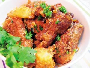 土豆烧排骨 土豆烧排骨