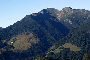 雪山主峰、北稜角东北侧景观。 雪山主峰、北稜角东北侧景观。