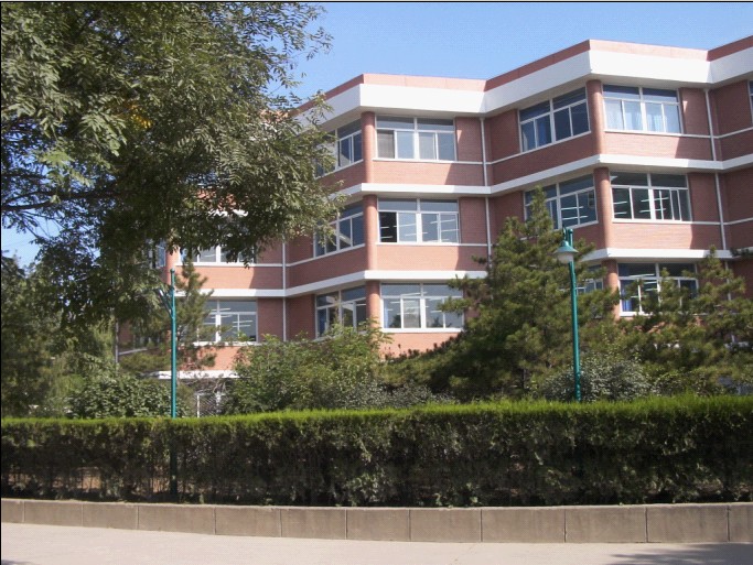 同煤一中-教学北楼绿意绕 同煤一中-教学北楼绿意绕