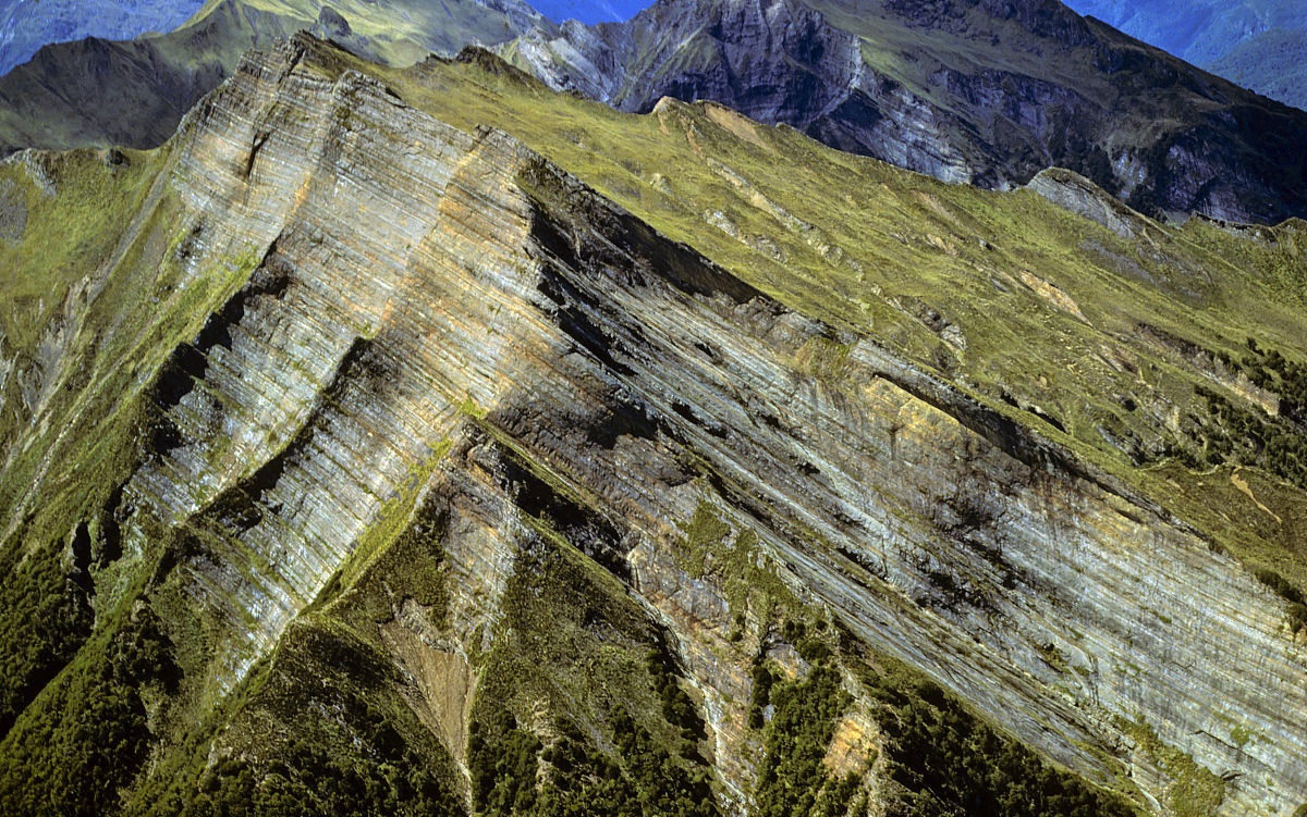 倾斜岩层 倾斜岩层