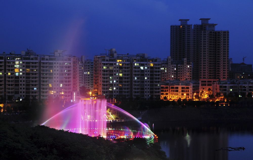 平湖公园夜景 平湖公园夜景