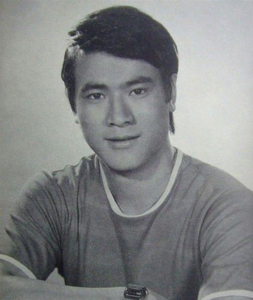 青年时期的李修贤 青年时期的李修贤