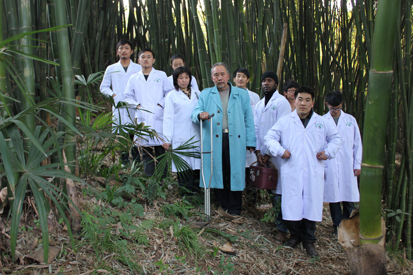 电影《蓝风衣》 电影《蓝风衣》