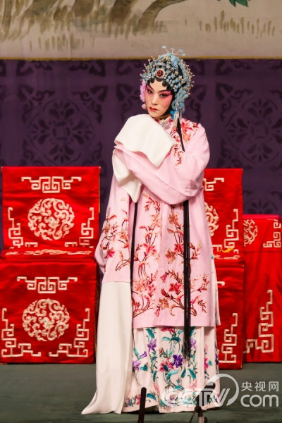 程砚秋再传弟子迟小秋饰演薛湘灵 程砚秋再传弟子迟小秋饰演薛湘灵