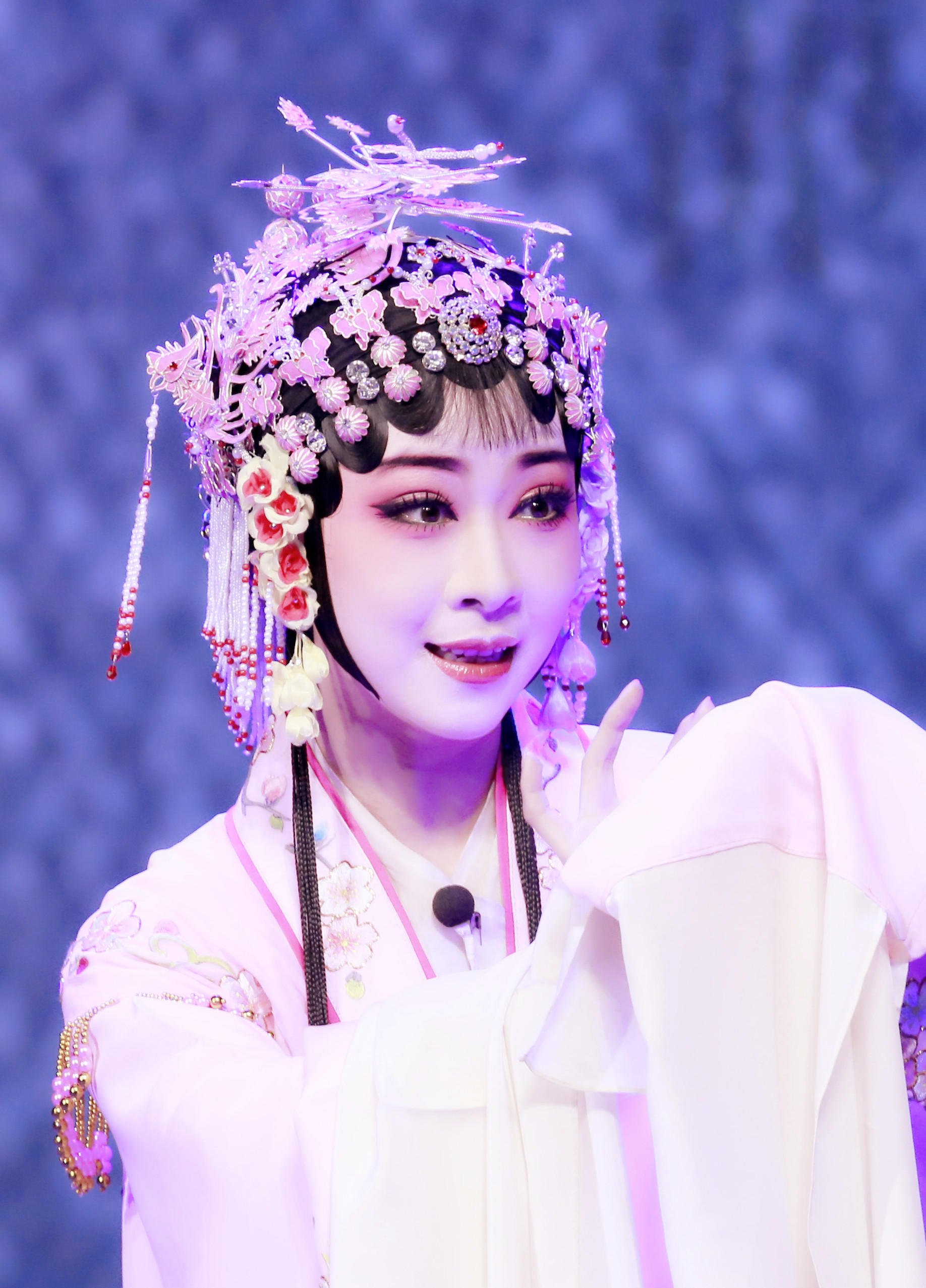 闽剧花旦(碧玉簪中黄秀春饰演李秀英) 闽剧花旦(碧玉簪中黄秀春饰演李秀英)