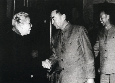 许广平(左)与周恩来、彭真 许广平(左)与周恩来、彭真
