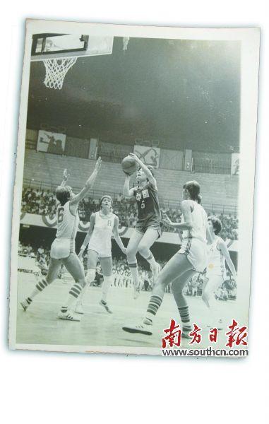 李晓勤早年赛场上的英姿 李晓勤早年赛场上的英姿
