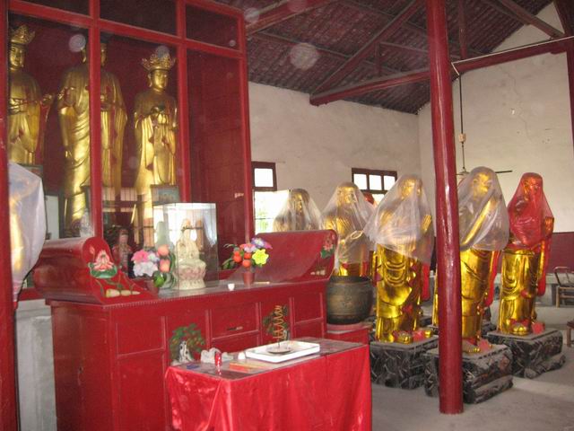 三圣殿内的菩萨 三圣殿内的菩萨