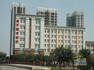 12个年级学生共住的宿舍楼 12个年级学生共住的宿舍楼