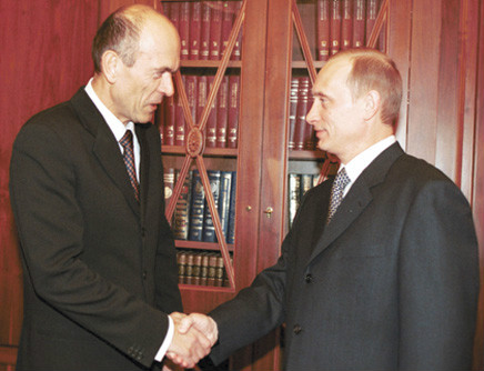 Janez Drnovšek(左)会见普金。 Janez Drnovšek(左)会见普金。