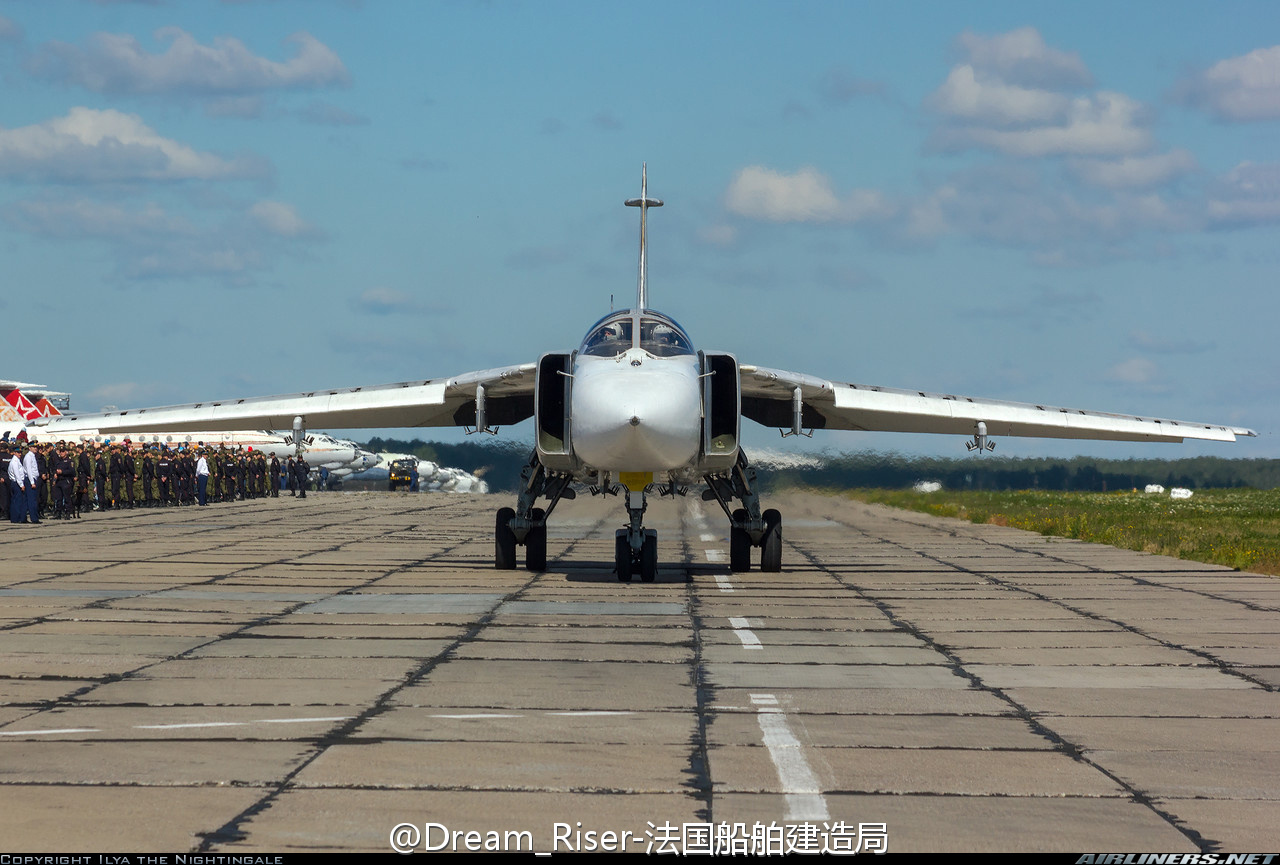 苏-24M正面 苏-24M正面