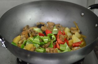 土豆烧排骨 土豆烧排骨