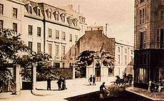 学校位于102 Rue Amelot旧址