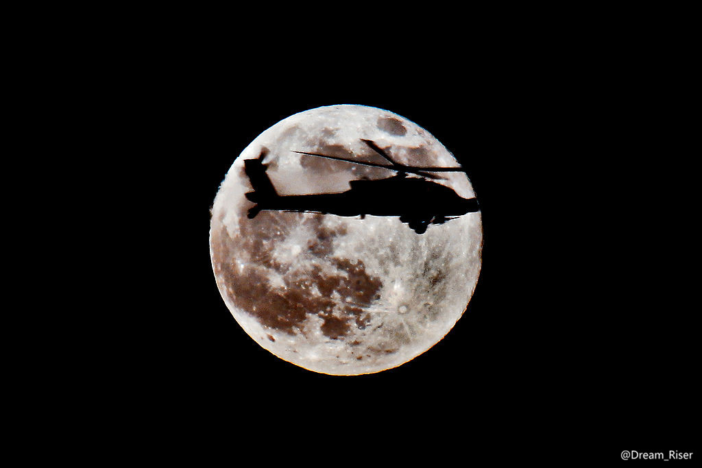 AH-64执行夜间任务 AH-64执行夜间任务
