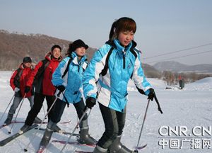 金龙山滑雪场专业的滑雪队伍 金龙山滑雪场专业的滑雪队伍