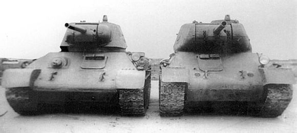 T-34坦克(左)与T-43坦克(右) T-34坦克(左)与T-43坦克(右)