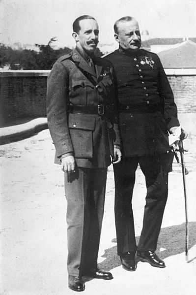 1930年的阿芳索十三世(左)与米戈尔·普里·德里维拉 1930年的阿芳索十三世(左)与米戈尔·普里·德里维拉