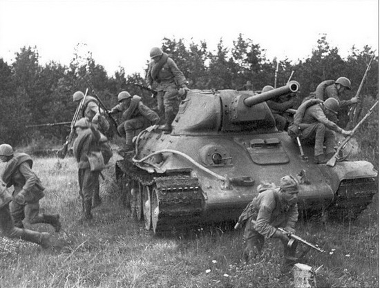 T-34坦克(第二次世界大战中苏联着名坦克) T-34坦克(第二次世界大战中苏联着名坦克)