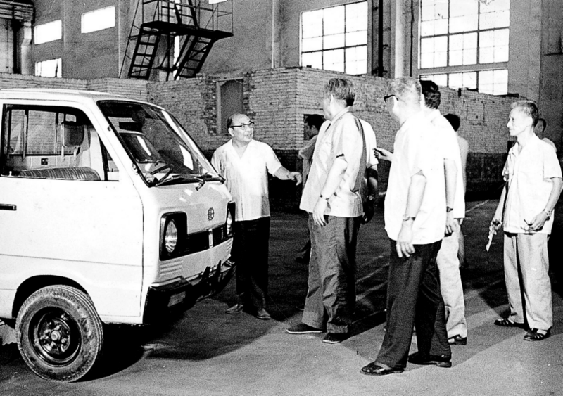 1984年,製造出第一辆微型汽车 1984年,製造出第一辆微型汽车