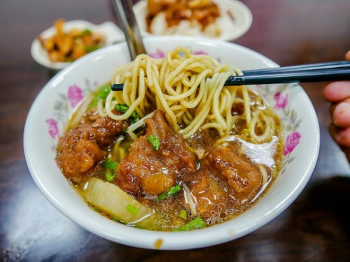 排骨酥面 排骨酥面