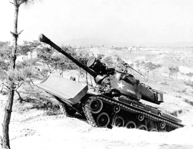 装M6推土铲的M47中型坦克 装M6推土铲的M47中型坦克