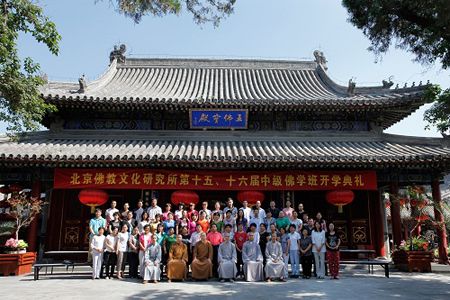 学员与法师们的合影 学员与法师们的合影