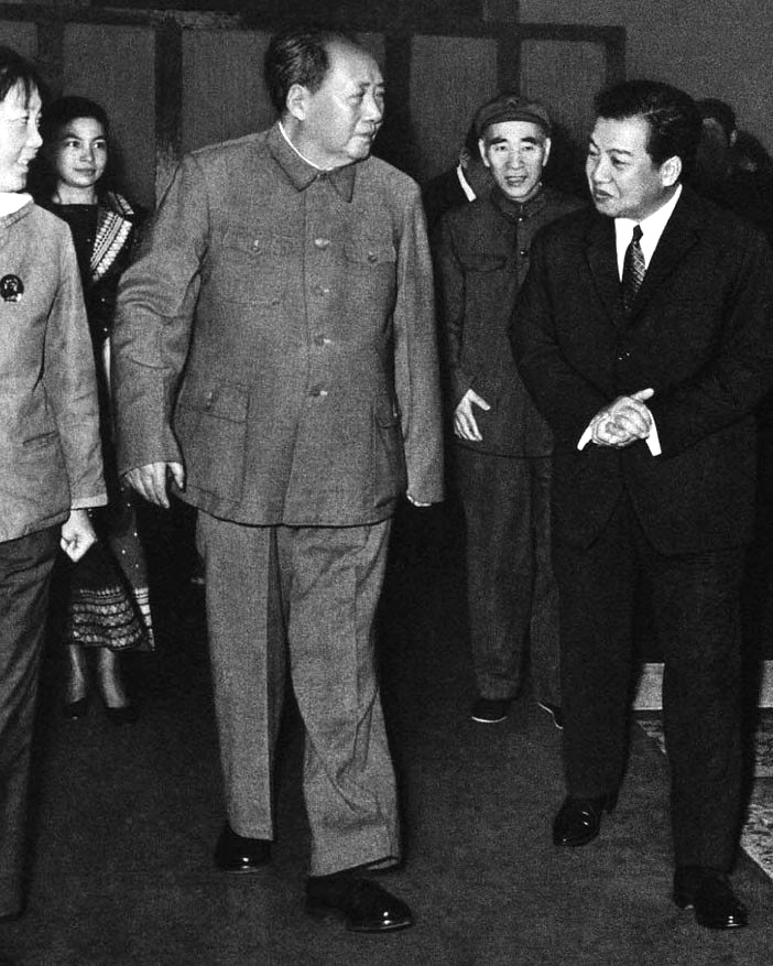 毛泽东、林彪(右2)会见西哈努克(右) 毛泽东、林彪(右2)会见西哈努克(右)