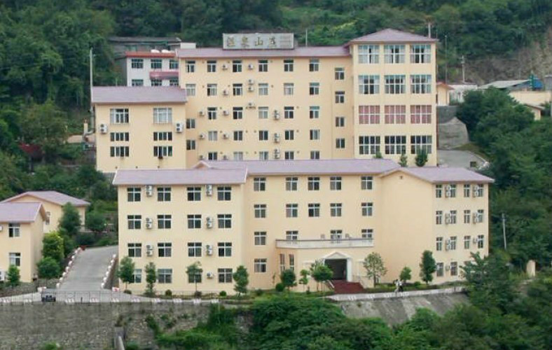 温泉山庄 温泉山庄
