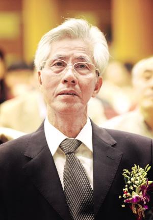何镜堂 何镜堂