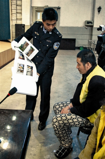 于来友在庭审现场 于来友在庭审现场