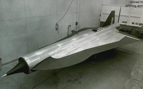 Q-12 的全尺寸模型 Q-12 的全尺寸模型