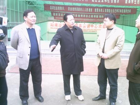 唐之享在视察工作 唐之享在视察工作
