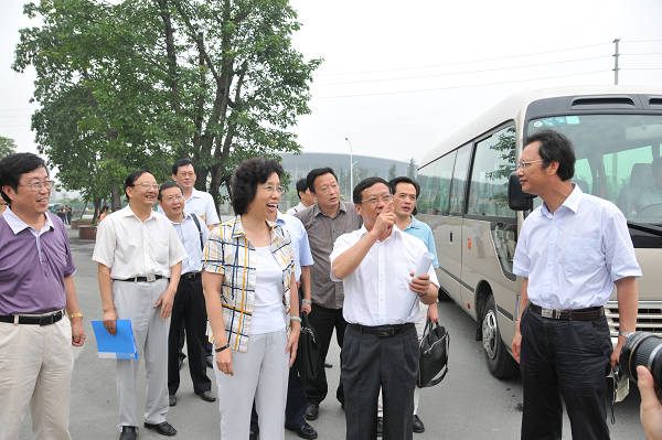 教育部副部长陈小娅在考察中 教育部副部长陈小娅在考察中