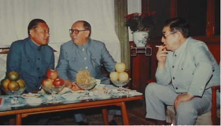 80年代初期,杨静仁、习仲勛、乌兰夫 80年代初期,杨静仁、习仲勛、乌兰夫