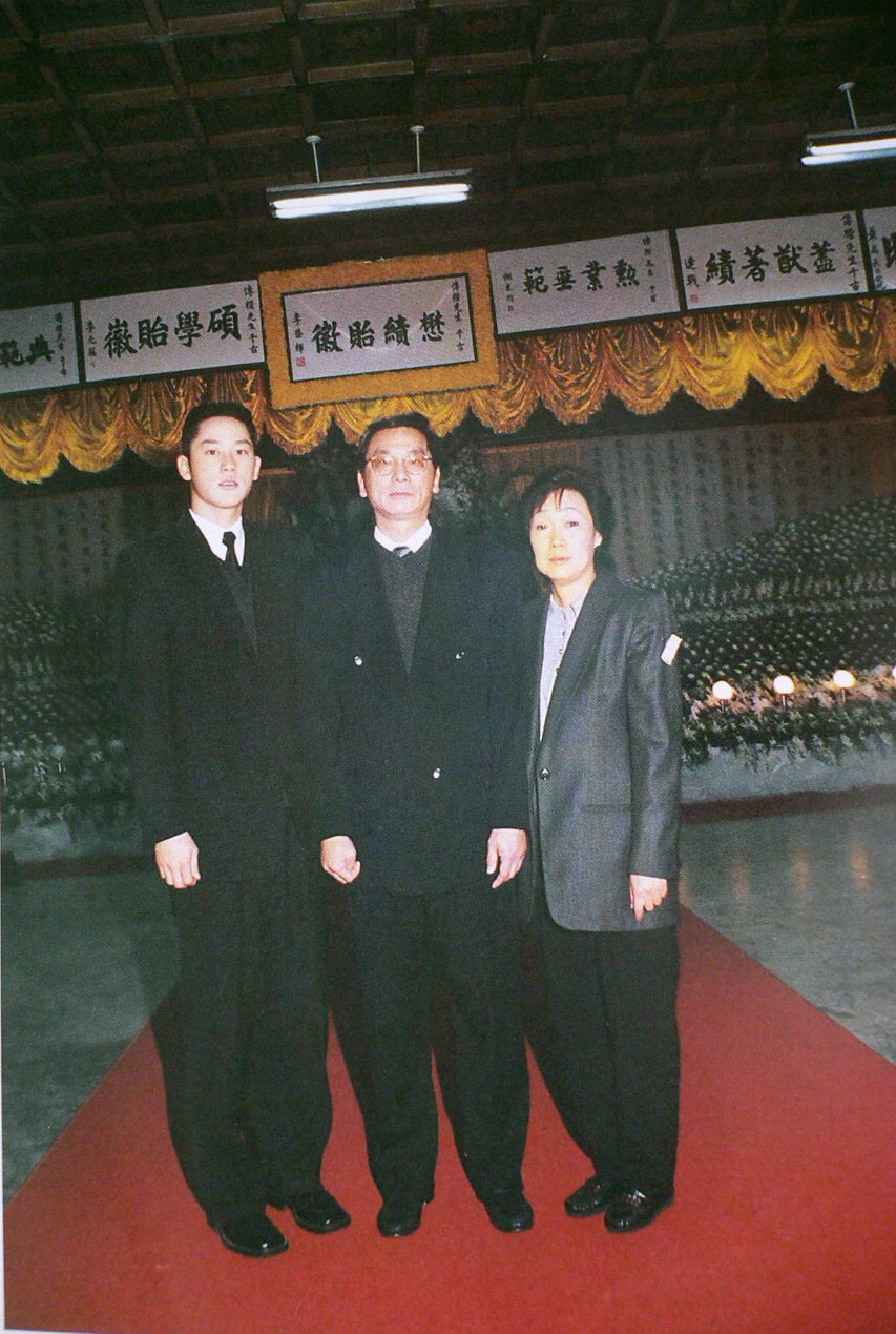 之嘉楚傳菁與兒道慶在臺北民權東路1999.2.6