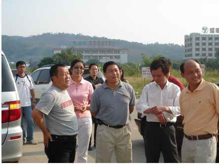 曾志伟参观游览大岗十八罗汉山 曾志伟参观游览大岗十八罗汉山