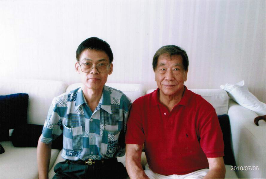 鄧之嘉兄長鄧之鑂與筆者鄧華興在上海世博會