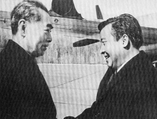 周总理迎接时说“我们永远承认您” 周总理迎接时说“我们永远承认您”